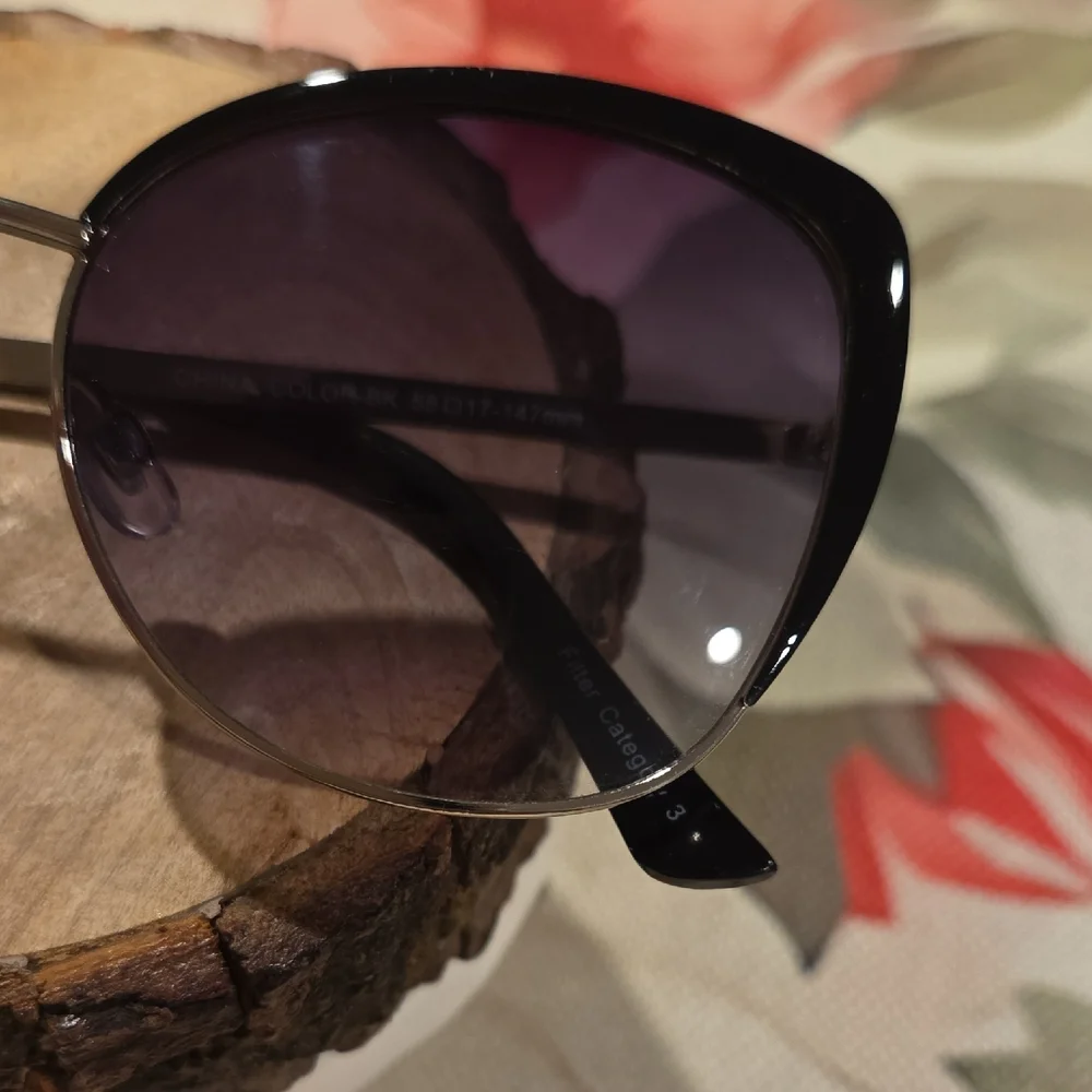 ELLE Sunglasses | HANA model #wel01sg18 - Picture 5 of 9